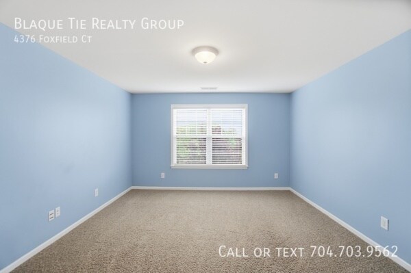 Building Photo - 4376 Foxfield Ct