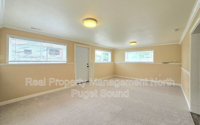 Building Photo - 10914 Willow Rd