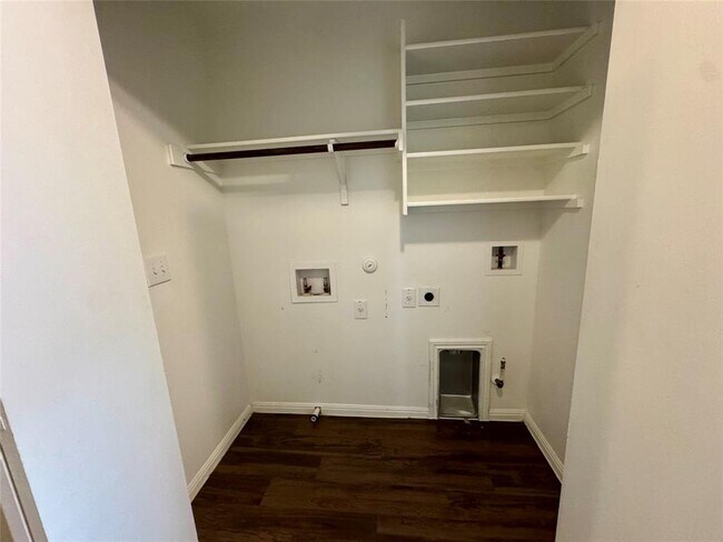 Building Photo - 219 Wapiti Rd