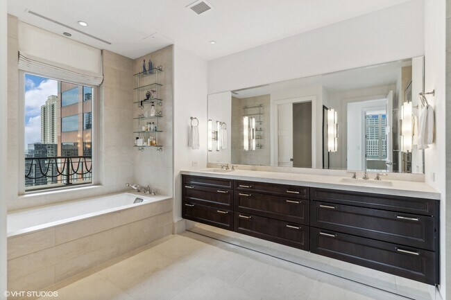 Building Photo - 118 E Erie St