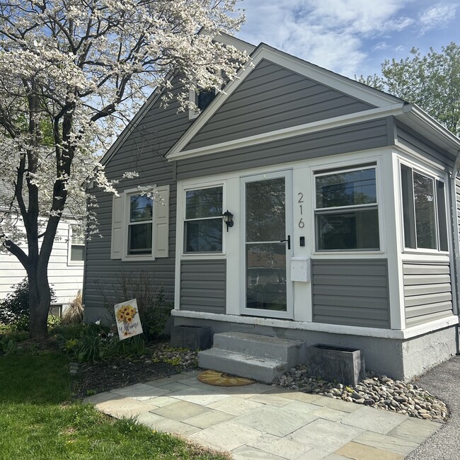 Building Photo - 216 Cedar Rd