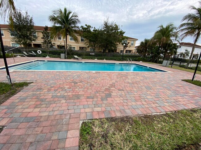 Building Photo - 5295 Ashley River Rd