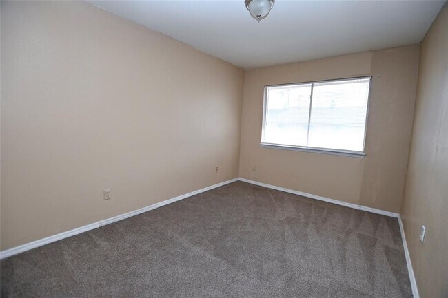 Building Photo - 5800 Lumberdale Rd