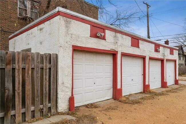 Garage - 2625 Pillsbury Ave S