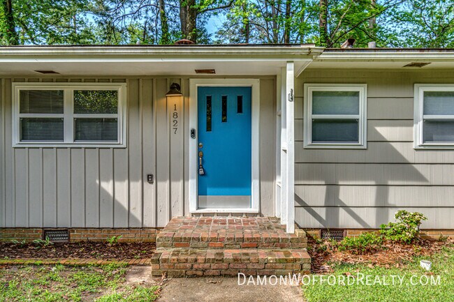 Building Photo - 1827 Parkridge Dr