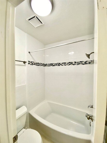 Building Photo - 15 Tremont Woods Ct