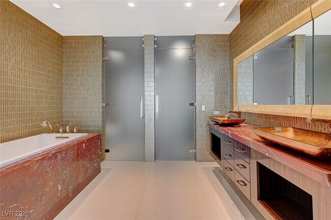 Building Photo - 3750 S Las Vegas Blvd