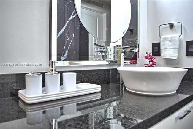 Building Photo - 170 SE 14th St