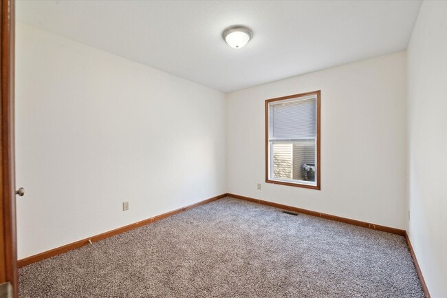 Building Photo - Large 3 Bed 2 Bath ranch for rent