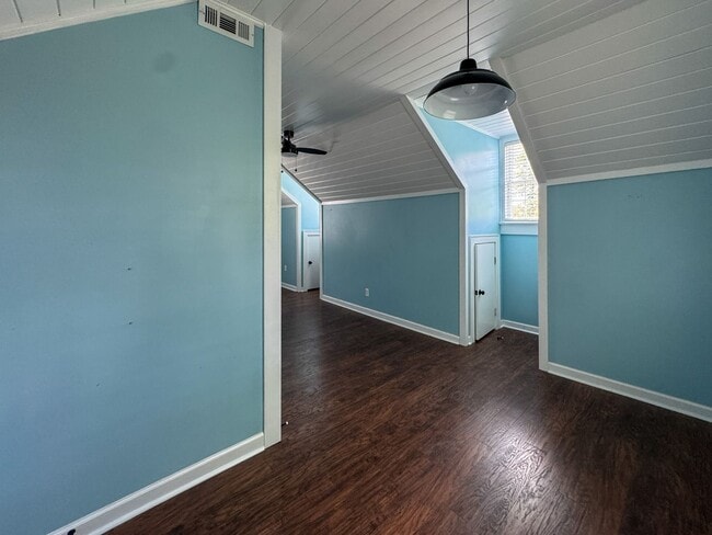 Building Photo - Gorgeous 4 Bed, 3 Bath Haymount Home