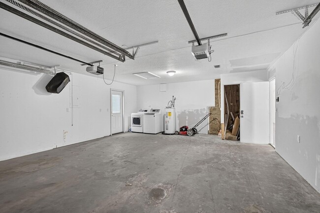 Building Photo - 5058 Canal Cir E