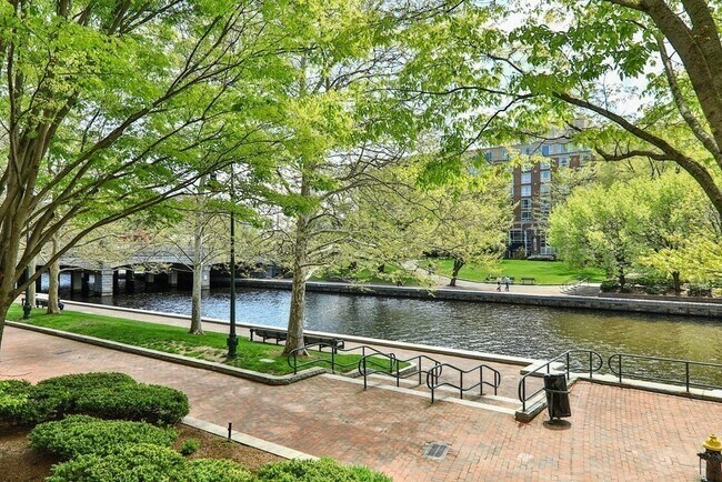 Building Photo - 10 Canal Park