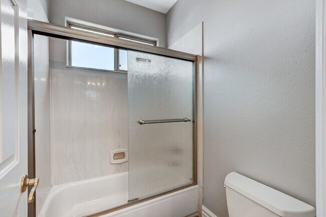 Building Photo - MASSIVE 5 BEDROOM, 2 STORY HOME IN DESIRABLE RHODES RANCH GOLF COURSE COMMUNITY!