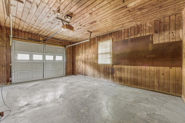 Building Photo - 600 Gale Ln