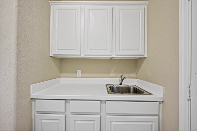 Building Photo - 6826 Sorrelwood Ln