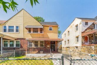 Building Photo - Narcissus