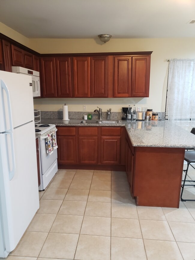 Kitchen - 1735 King Dr
