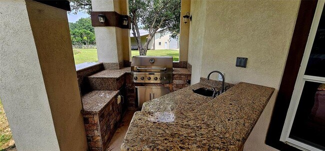 Building Photo - 943 High Meadow Ranch Dr