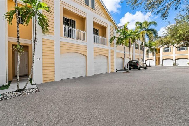 Building Photo - 515 SW 18th Ave