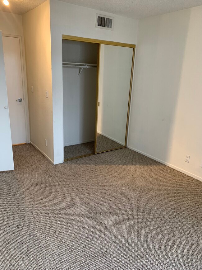 Bedroom Closet - 340 N Hayworth Ave