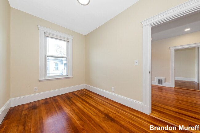 Building Photo - 44 Brackett St