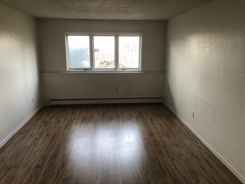 Living Room - 1730 N Golden Hills Dr