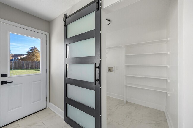 Building Photo - 1111 Kingbriar Cir