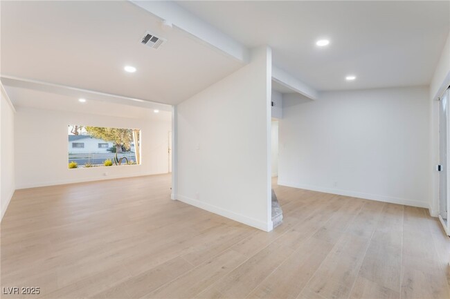 Building Photo - 548 E Oakey Blvd