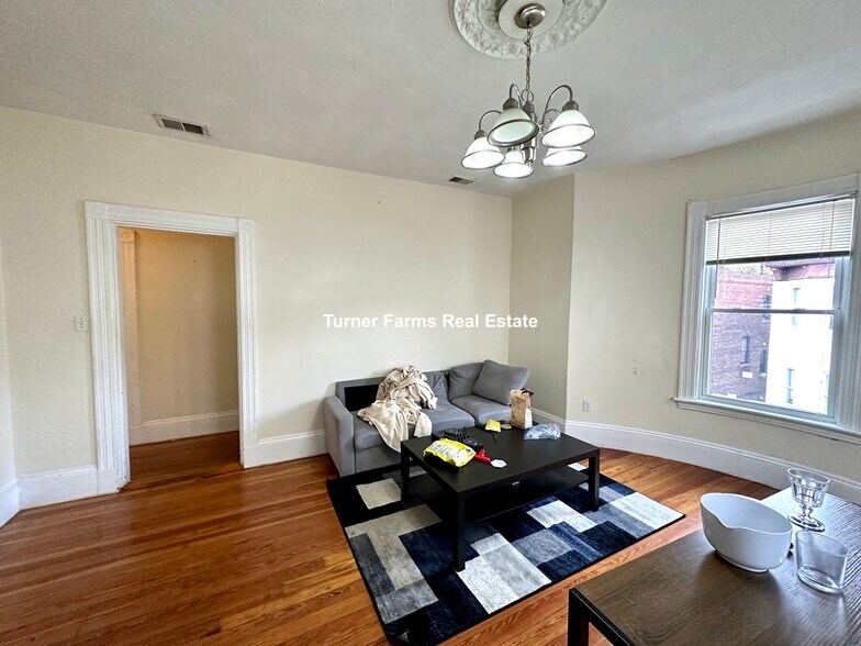 Building Photo - 8 Carmel St