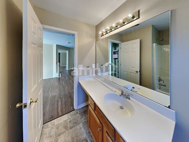 Building Photo - 9740 Lakemoore Cv