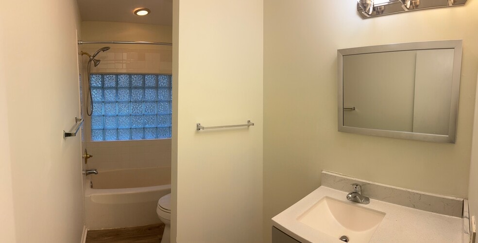 Building Photo - 4840 Brandywine Dr