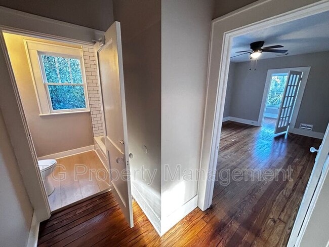 Building Photo - 2561 Rosselle St