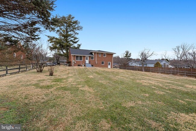 Building Photo - 12 Earlybird Ave