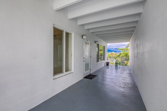 Building Photo - 1520 Lake Ave