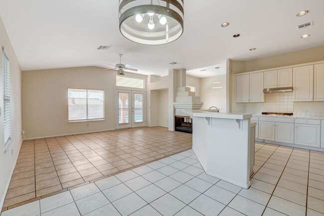 Building Photo - Beautiful Ranch Style Single Story w/Pool & View of the Las Vegas Strip