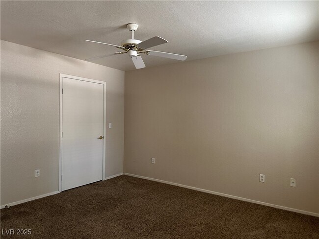 Building Photo - 555 E Silverado Ranch Blvd