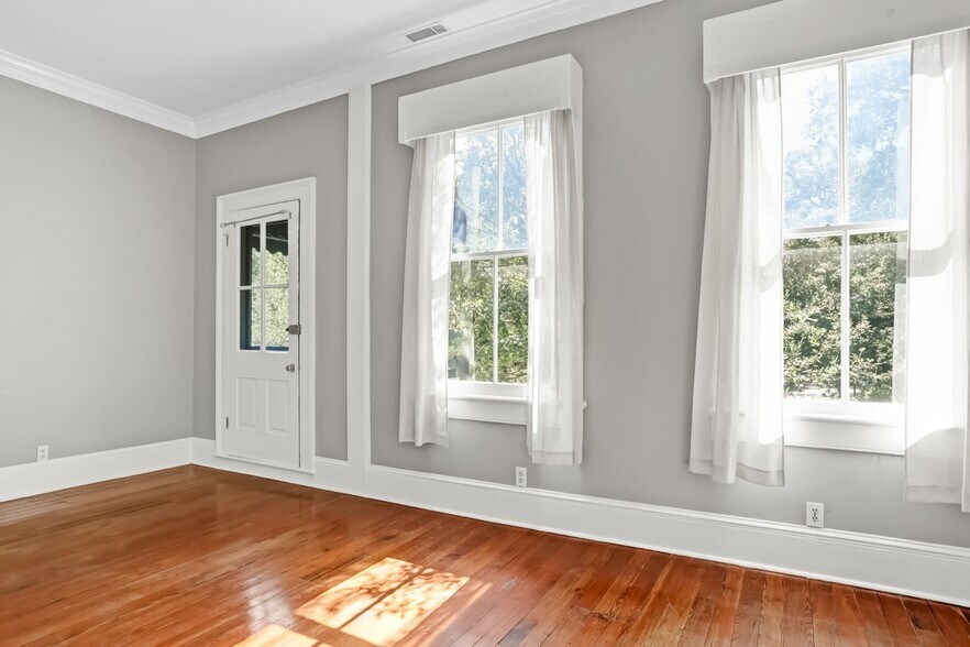 Building Photo - 403 Tattnall St