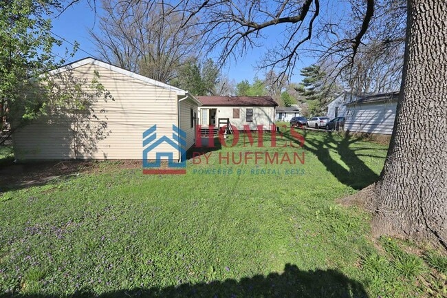Building Photo - Two Bedroom House | Detached Garage