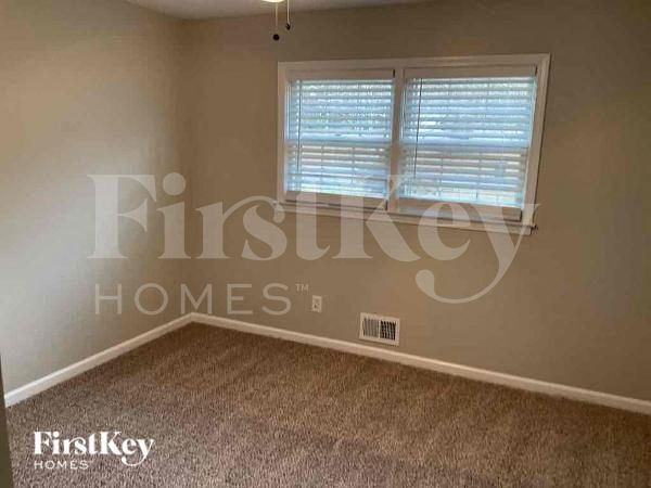 Building Photo - 581 Carlouetta Rd