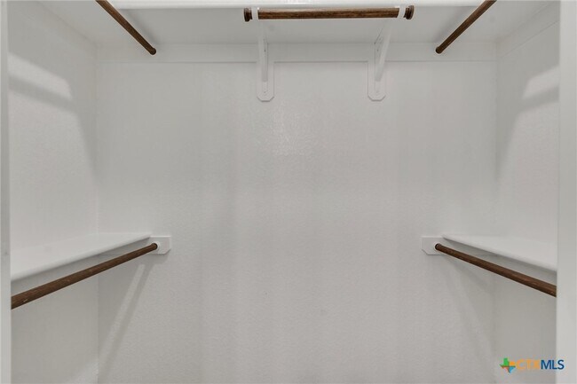 Building Photo - 1118 A Zora Dr