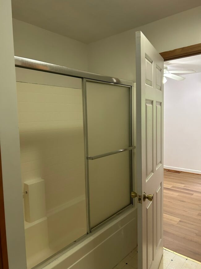 Building Photo - 466 Old Camptown Dr