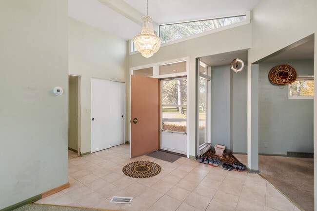 Building Photo - 4105 Riverview Dr