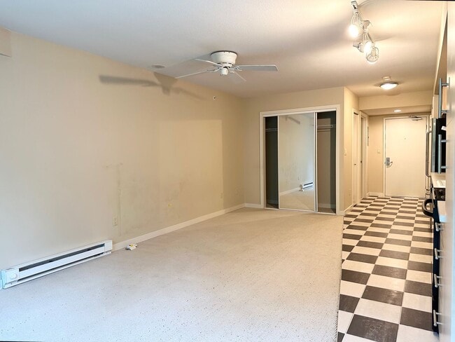 Building Photo - Charming Studio in Downtown Bellevue