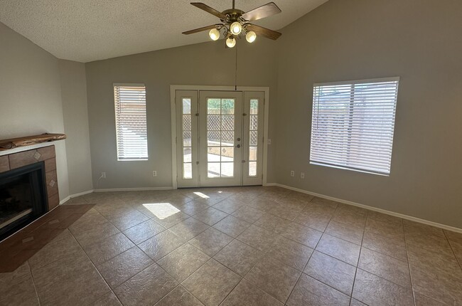 Building Photo - 3 Bedroom Home in Twelve Oaks II Community...