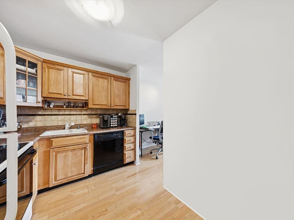 Building Photo - 1030 N State St