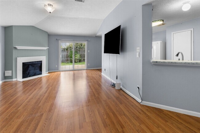 Building Photo - 1735 Oak Ridge Dr