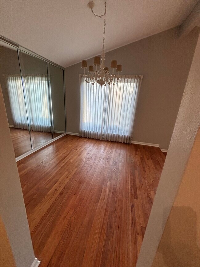 Building Photo - 608 Lavergne Ave