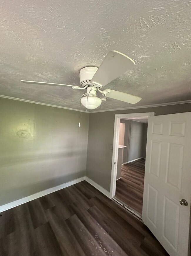 Building Photo - 2208 Roosevelt Dr