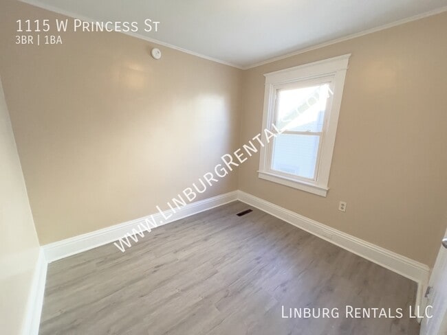 Building Photo - 1115 W Princess St