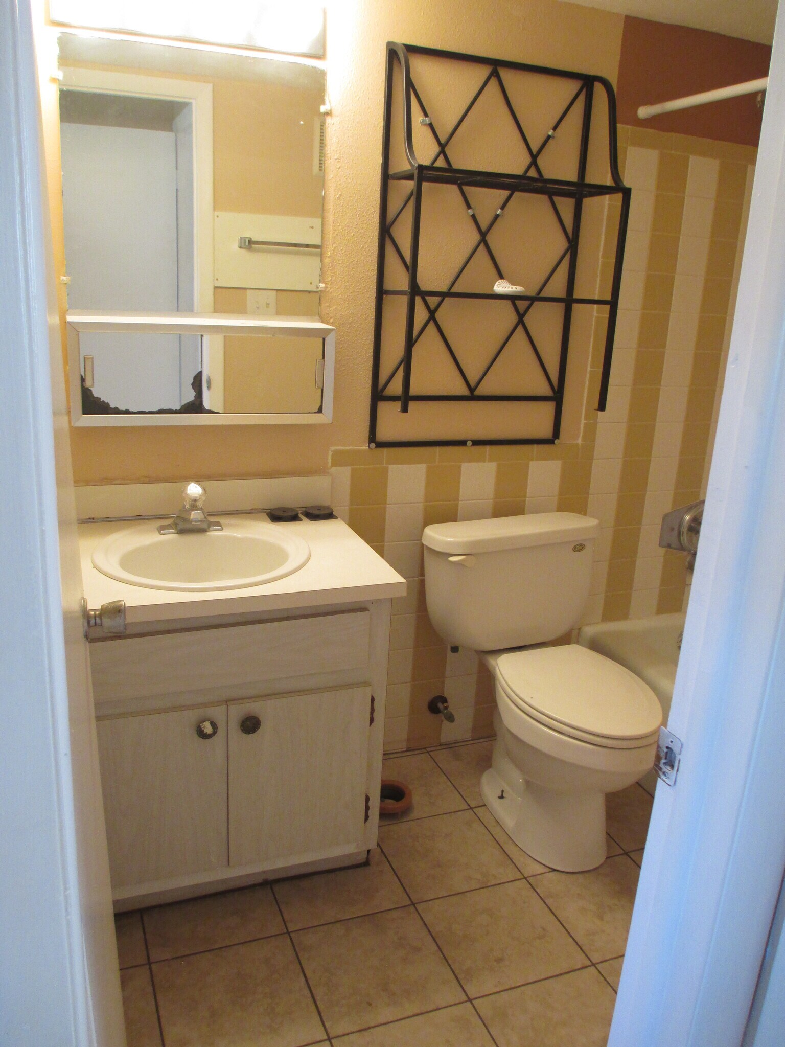 Building Photo - 1713 Dixon Blvd